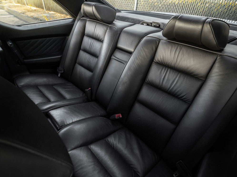 Mercedes 560 SEC 6.0 AMG Widebody Silver rear seats.png