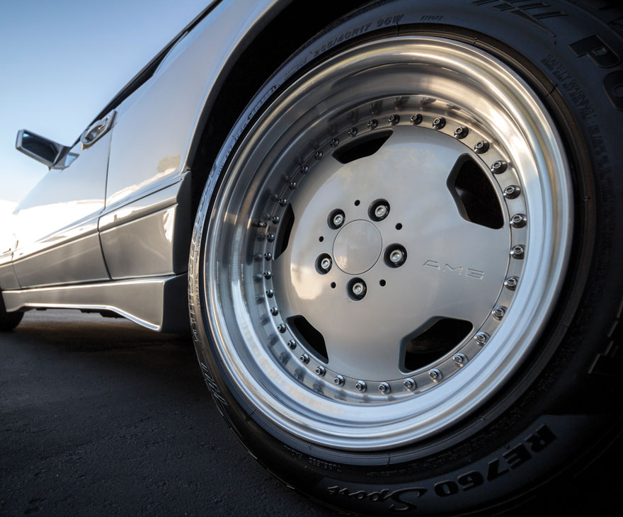 Mercedes 560 SEC 6.0 AMG Widebody Silver wheels.png