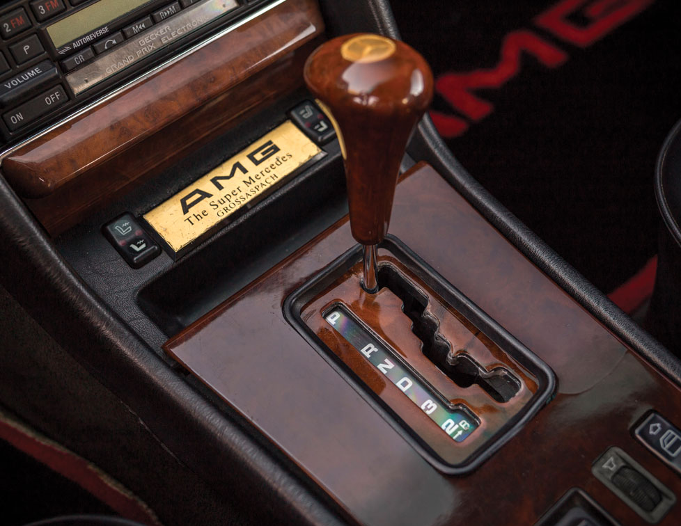 Mercedes 560 SEC 6.0 AMG Widebody console badge.png