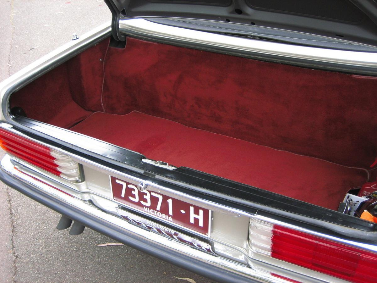 Mercedes 560SL Boot.jpg