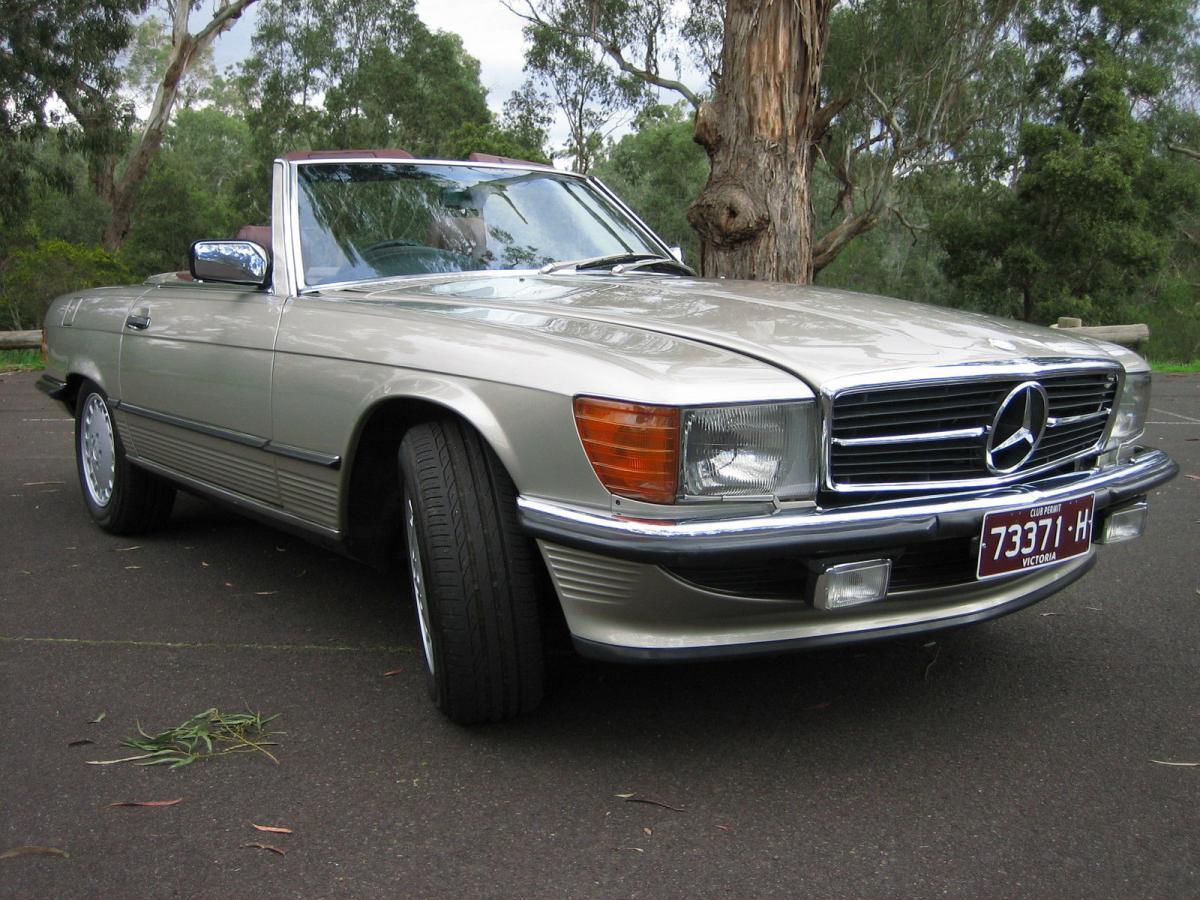 Mercedes 560SL Front shot.jpg