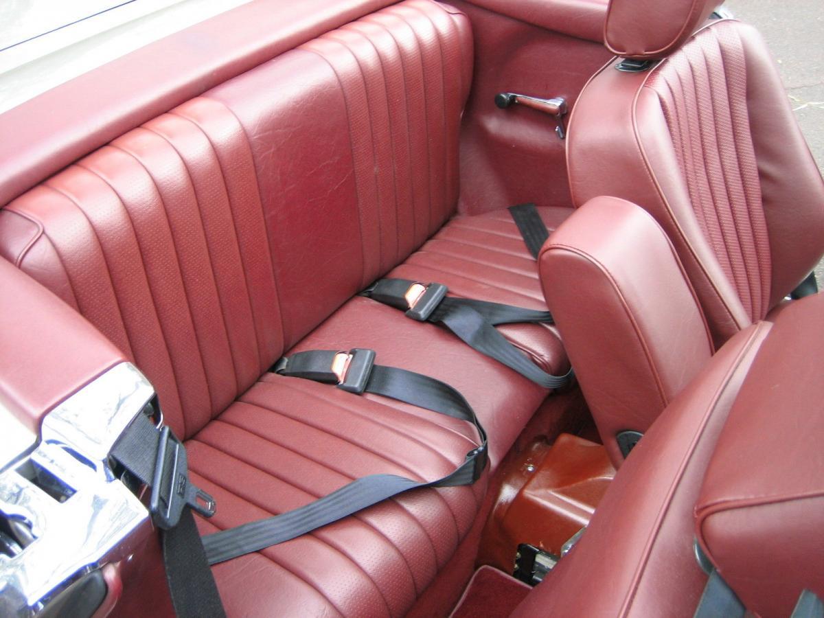 Mercedes 560SL Rear seats.jpg