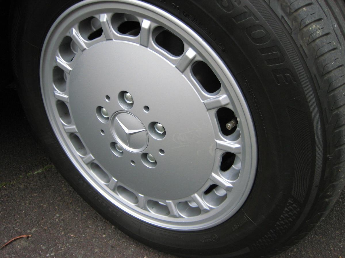 Mercedes 560SL wheel.jpg