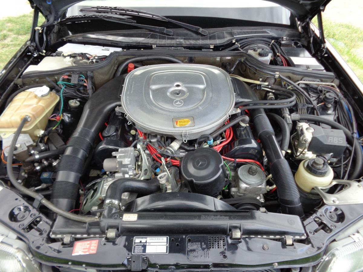 Mercedes Benz Carat by Duchatelet 560 SEL engine bay.jpg
