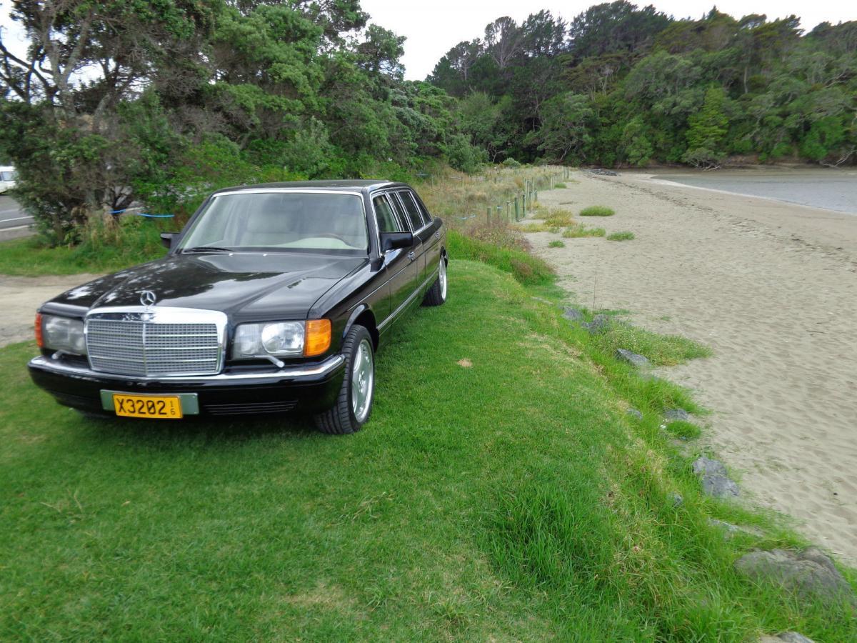 Mercedes Benz Carat by Duchatelet 560 SEL front.jpg