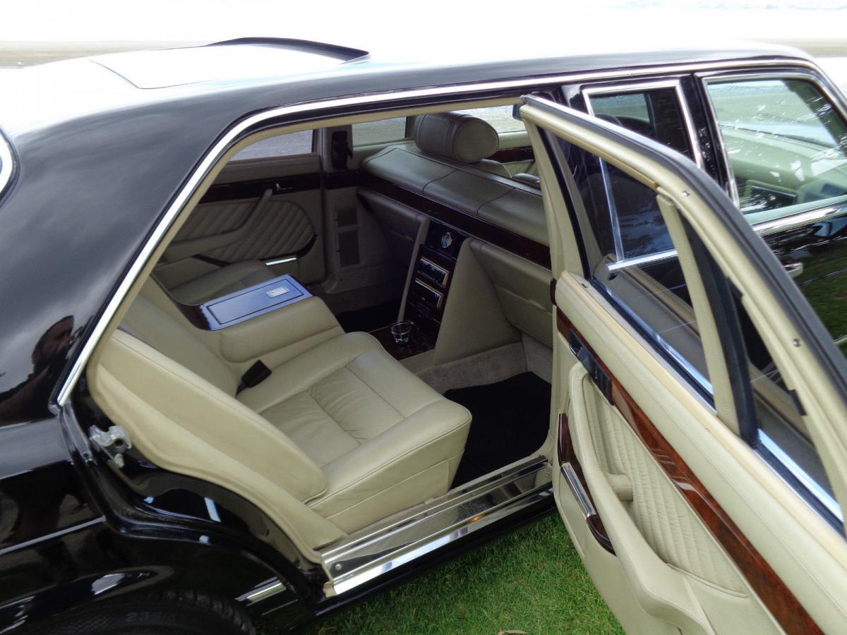 Mercedes Benz Carat by Duchatelet 560 SEL rear interior.jpg