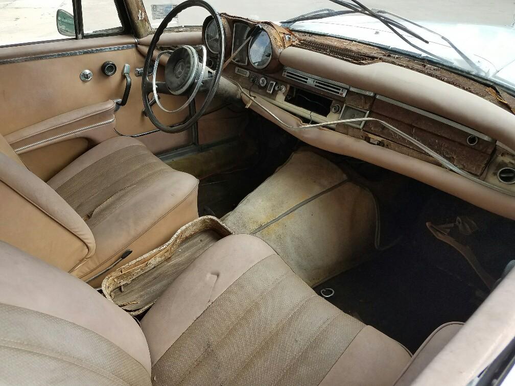 Mercedes W111 250SE coupe beige interior (1).jpg