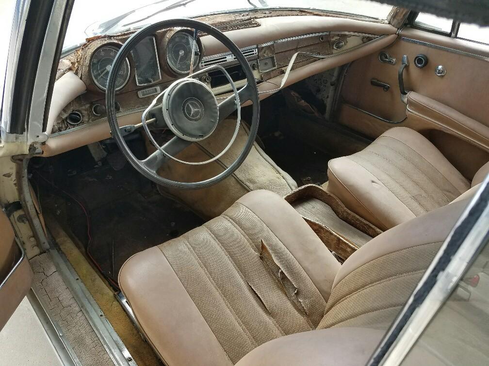 Mercedes W111 250SE coupe beige interior (4).jpg