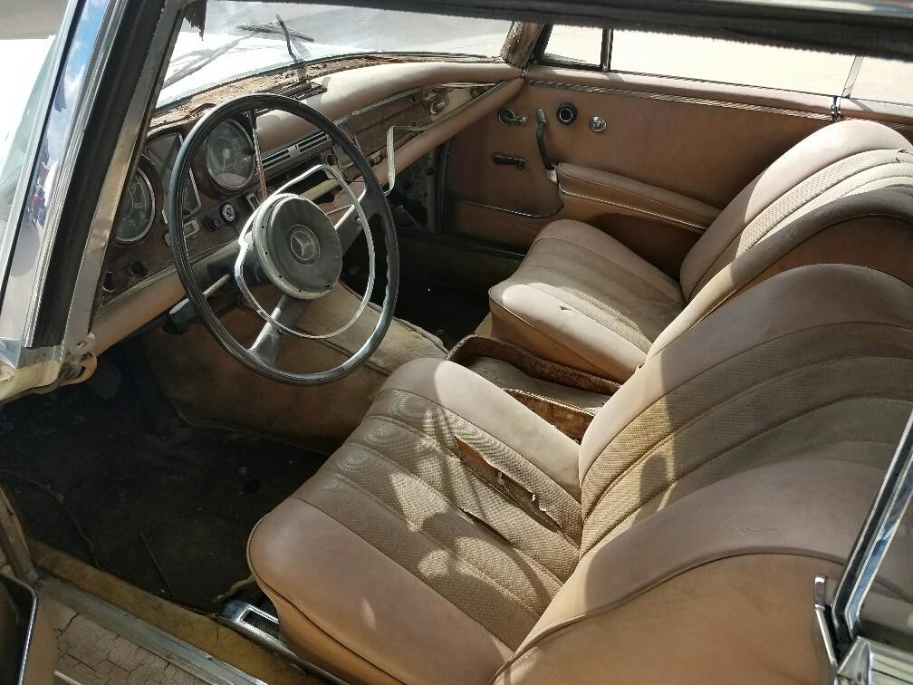 Mercedes W111 250SE coupe beige interior (6).jpg