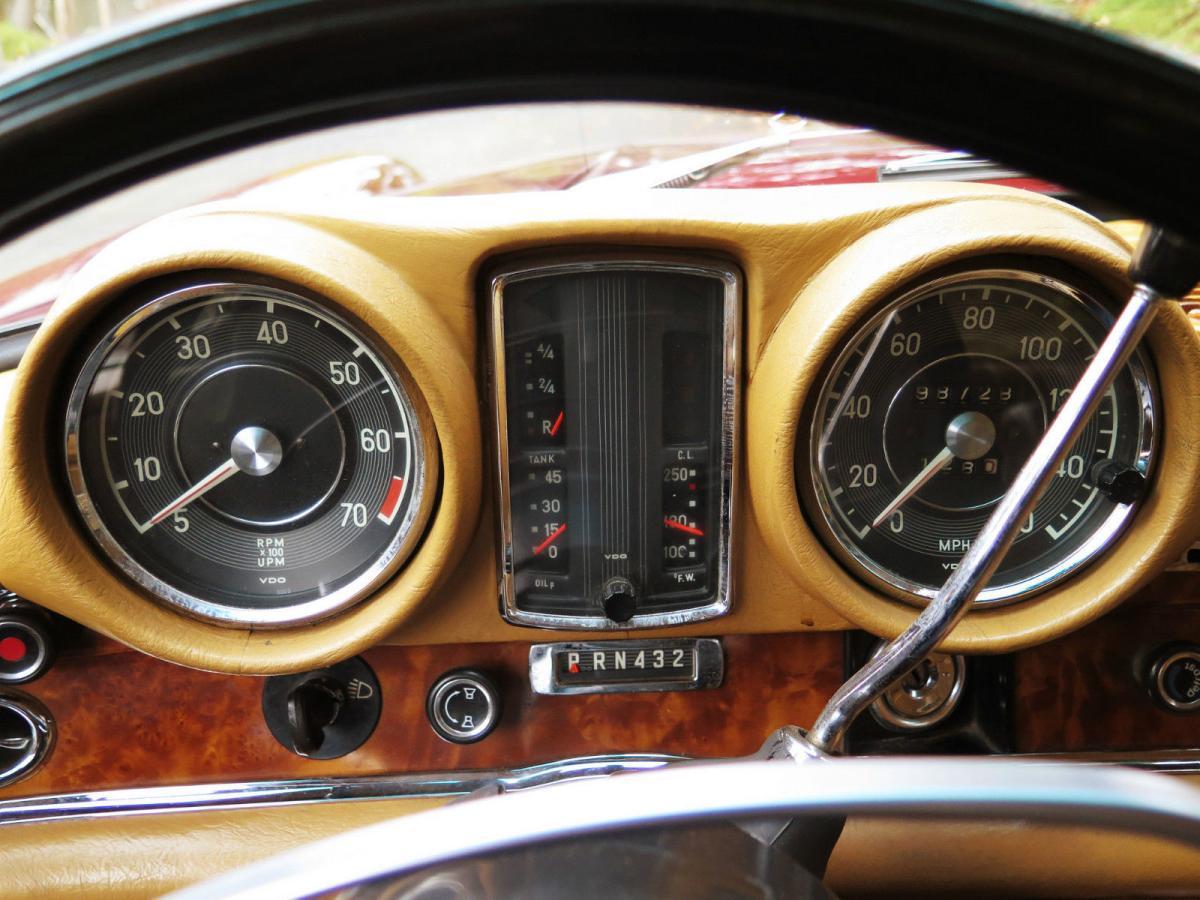 Mercedes W111 280SE Coupe cluster.jpg