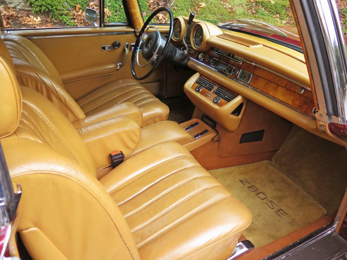 Mercedes W111 280SE Coupe front seats.jpg