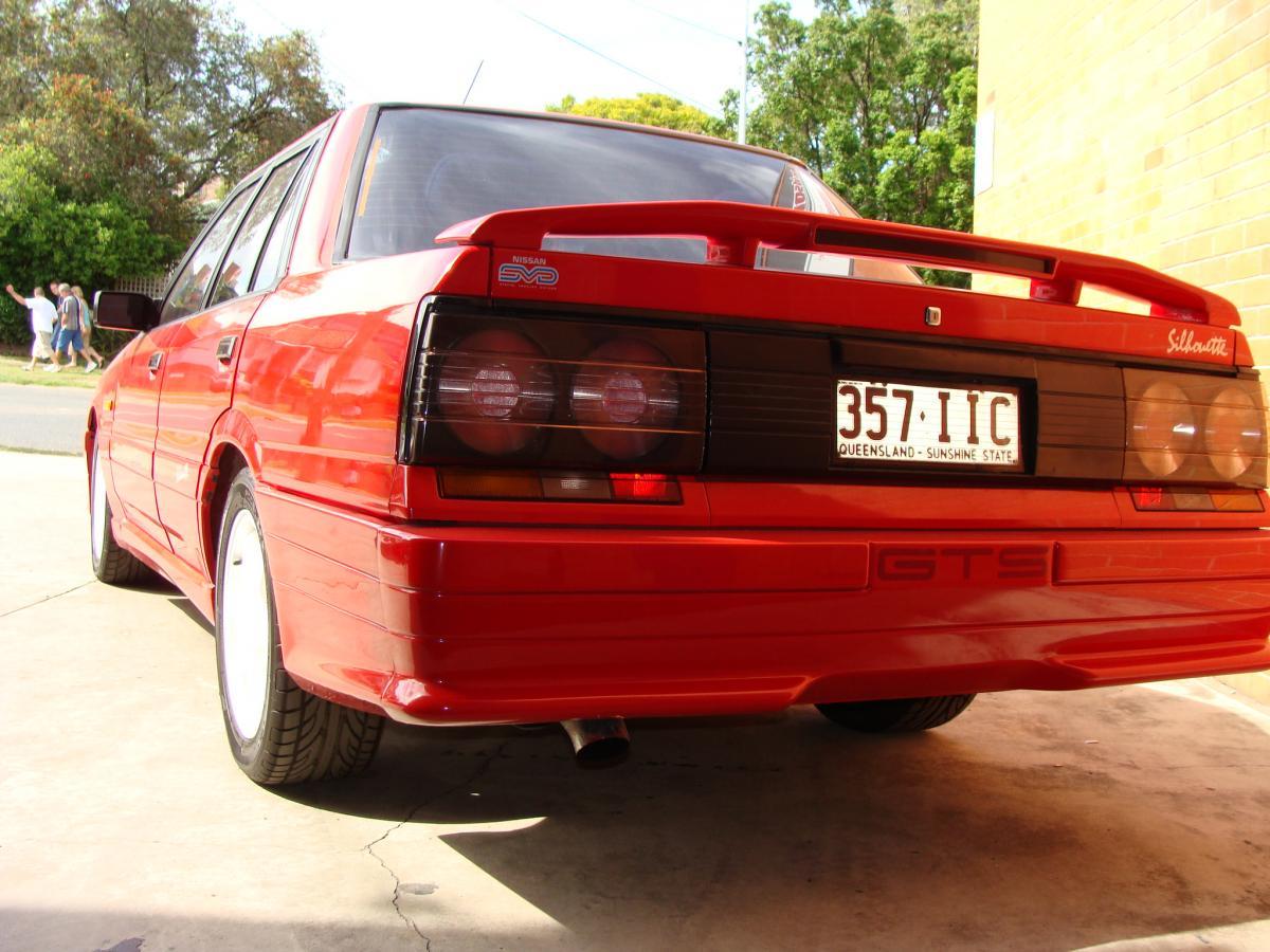 Nissan GTS2 Skyline number 85 of 200 Australia (5).jpg