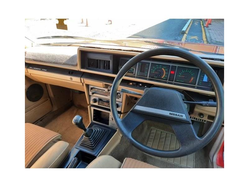 Nissan P910 TR-X TRX 1984 sedan red images interior (3).jpg