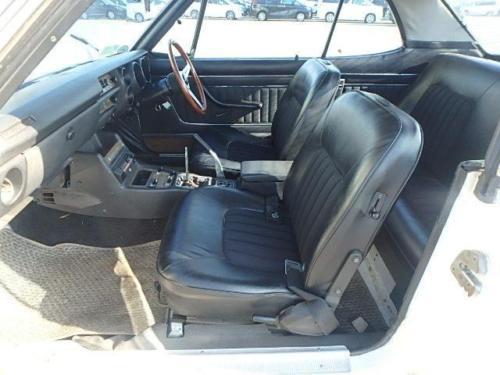 Nissan Skyline KGC10 GTX front interior.jpg