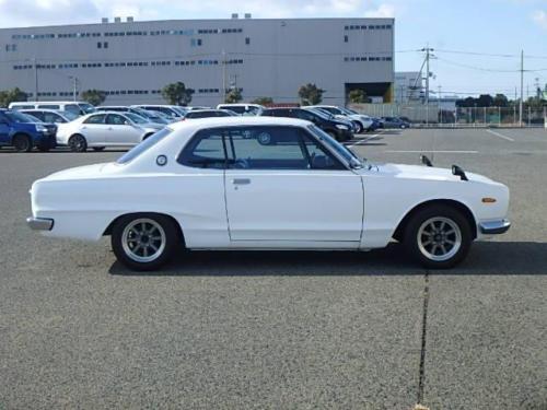 Nissan Skyline KGC10 GTX side profile.jpg