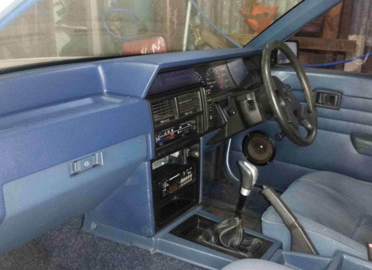 Nissan Skyline R31 Police car (2).png