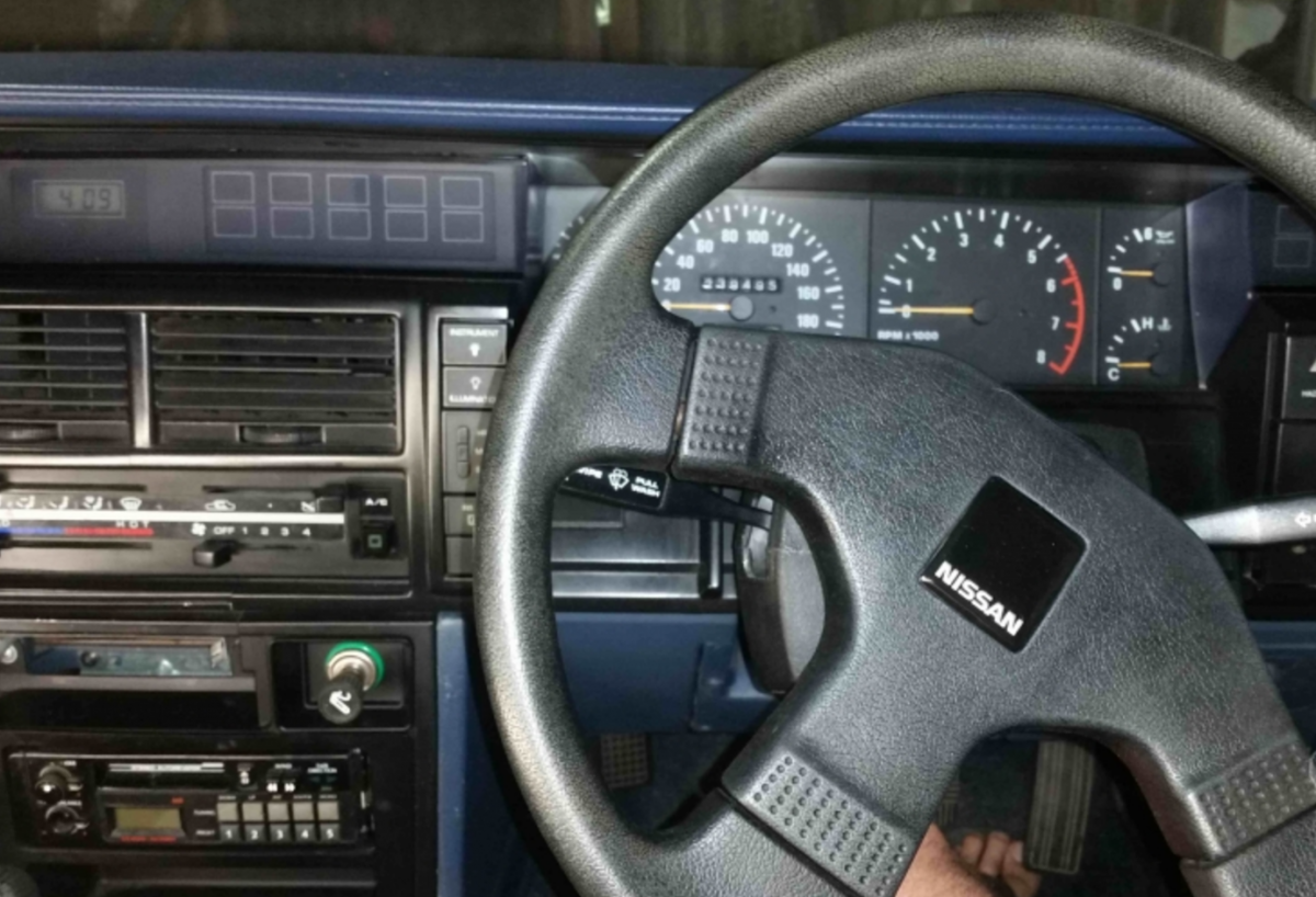 Nissan Skyline R31 Police car (3).png
