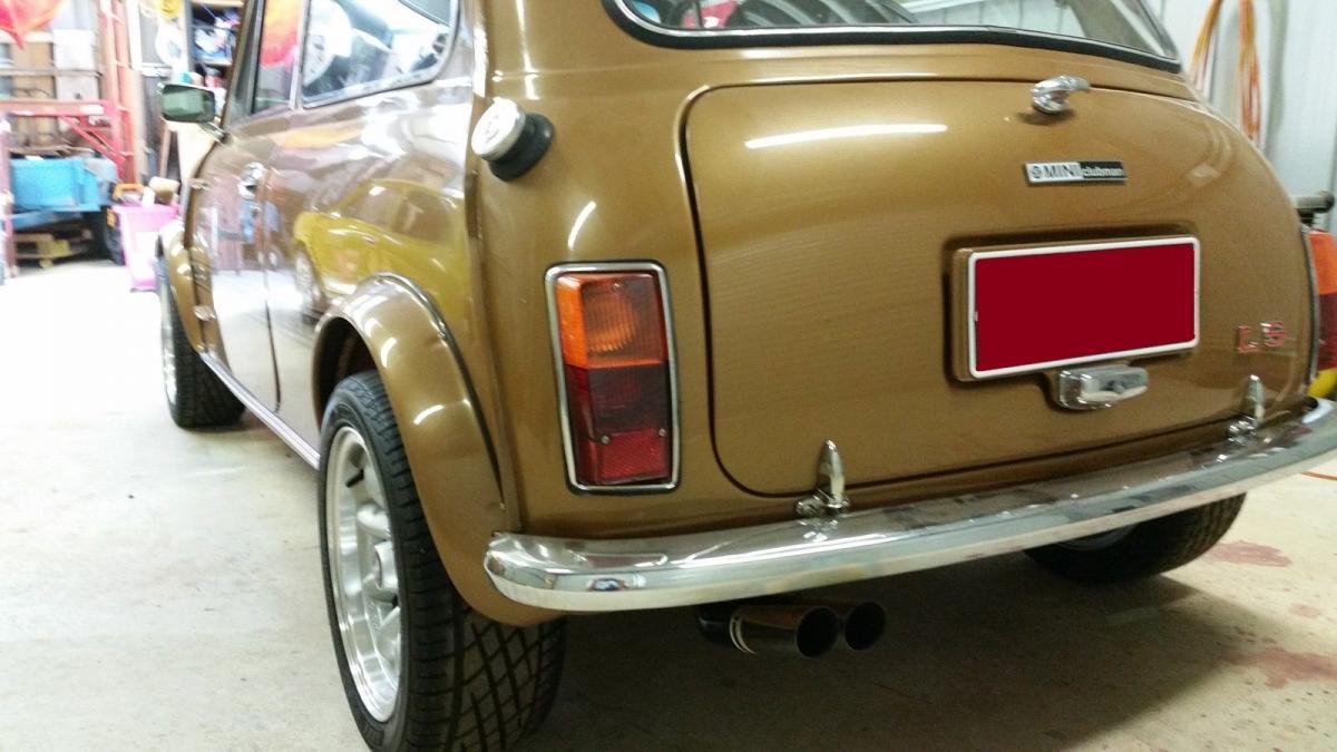 Nugget Gold Leyland Mini 1275 LS  10.JPG
