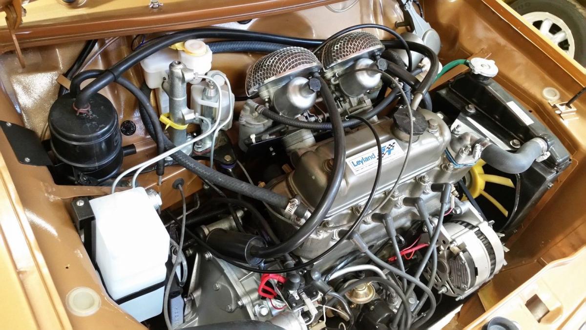 Nugget Gold Leyland Mini 1275 LS  2.JPG