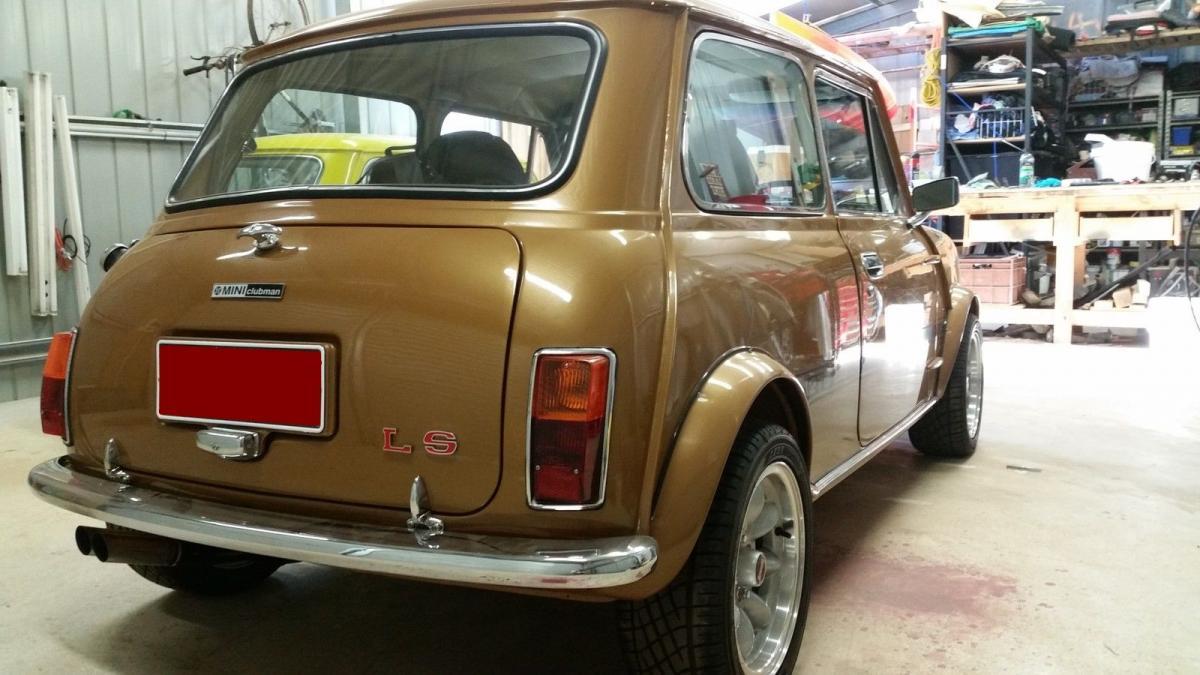 Nugget Gold Leyland Mini 1275 LS  9.JPG
