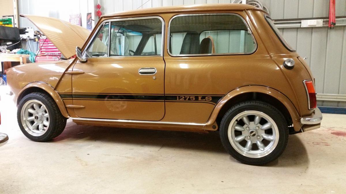 Nugget Gold Leyland Mini 1275 LS.JPG