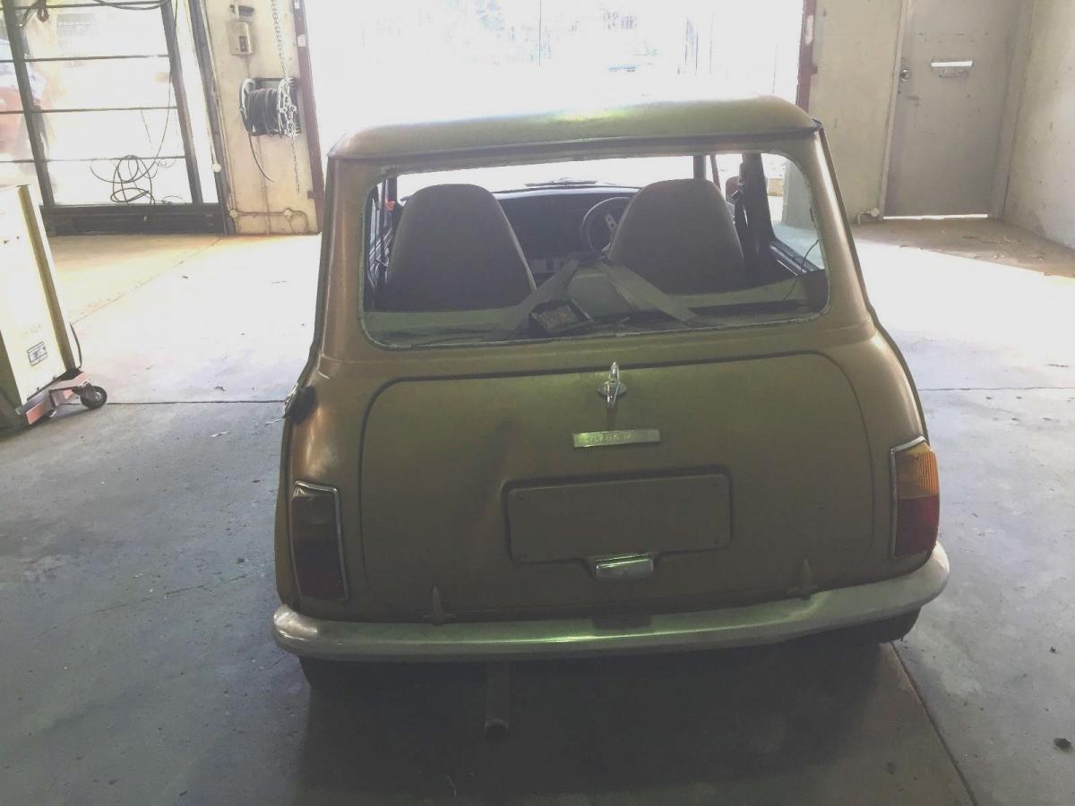 Nugget Gold Leyland Mini 1275LS Clkassic Register unrestored (5).jpg