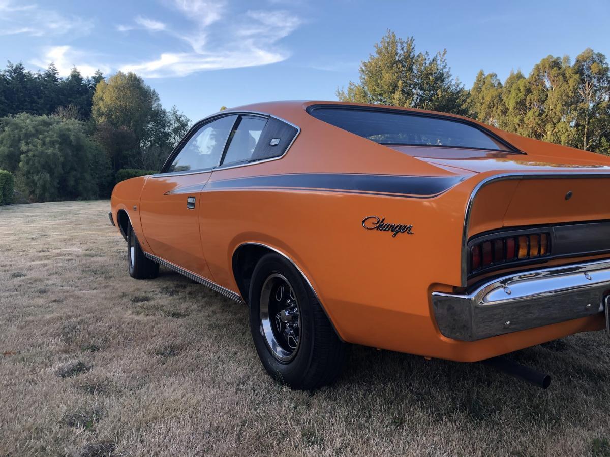 Orange 1971 Valiant Charger 770 6 cylinder images (8).jpg