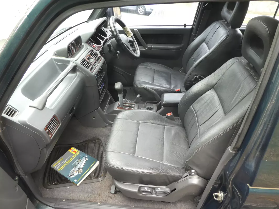 Pajero SWB 1996 NJ leather seats and woodgrain interior images (5).png