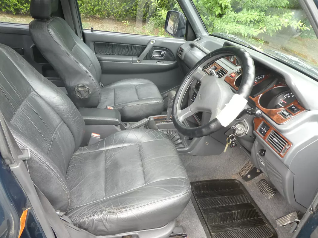 Pajero SWB 1996 NJ leather seats and woodgrain interior images (7).png