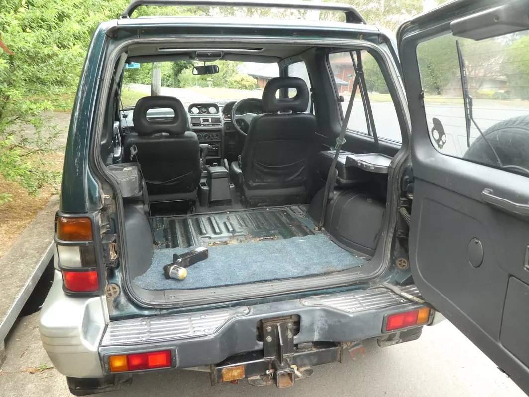 Pajero SWB 1996 NJ leather seats and woodgrain interior images (8).png