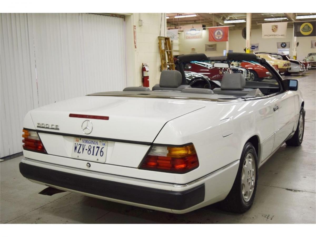 Pictures of 1993 Mercedes W124 Arctic White 300CE cabriolet (3).jpg