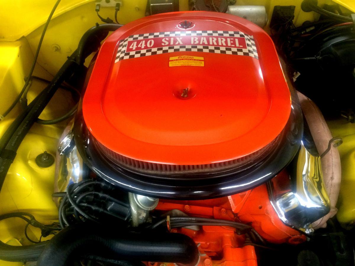 Plymouth Superbird engine.jpg