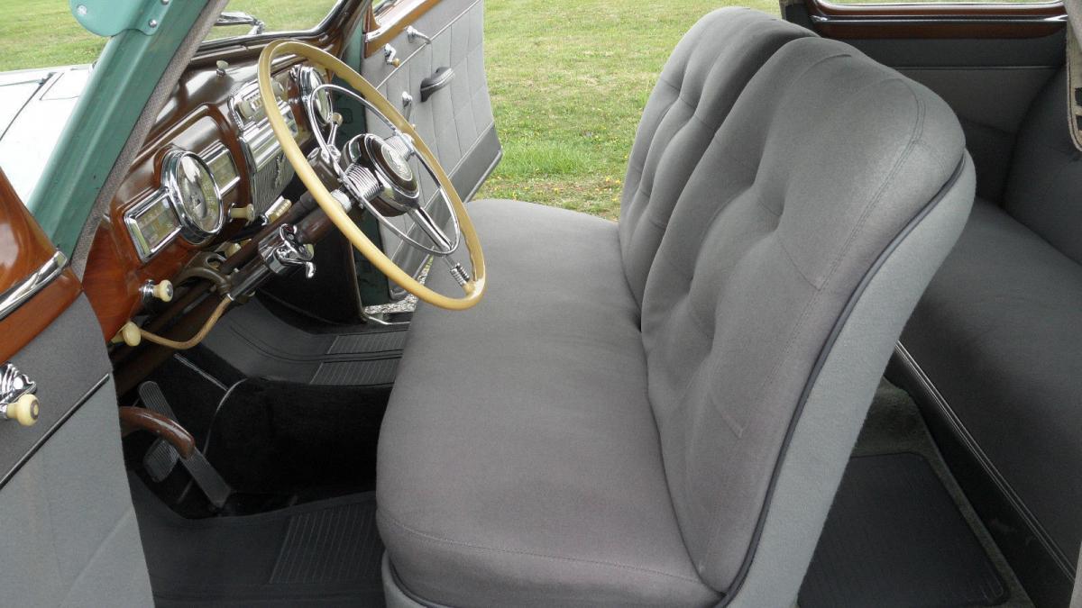 Pontiac Streamliner front seats.jpg