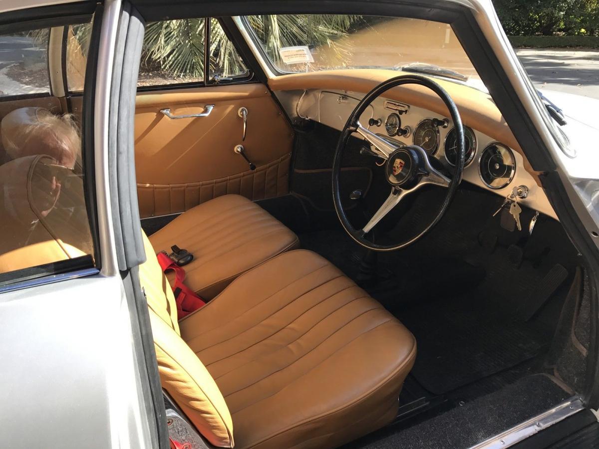 Porsche 356 Type B Notchback dashboard.jpg
