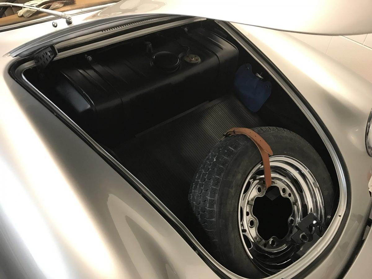Porsche 356 Type B Notchback front boot.jpg
