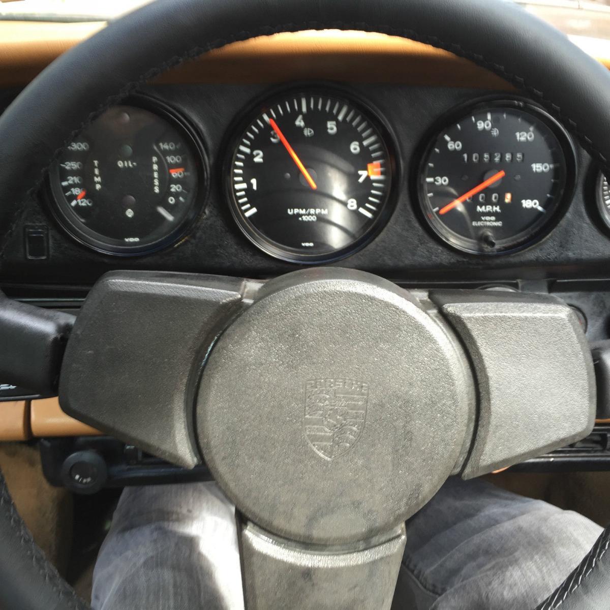 Porsche 911 Carerra Targa dash cluster.jpg