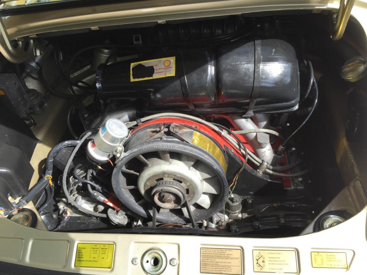 Porsche 911 Carerra Targa engine bay.jpg