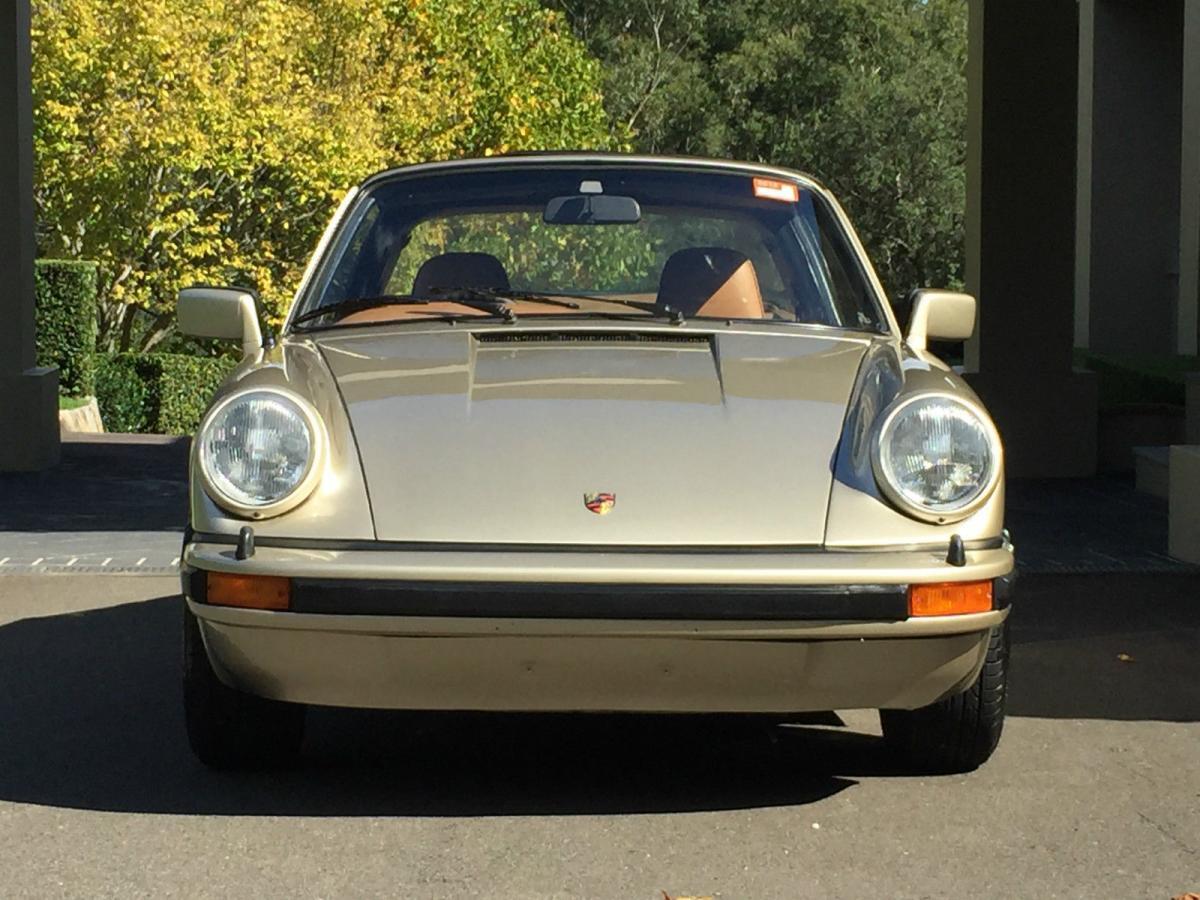 Porsche 911 Carerra Targa front.jpg
