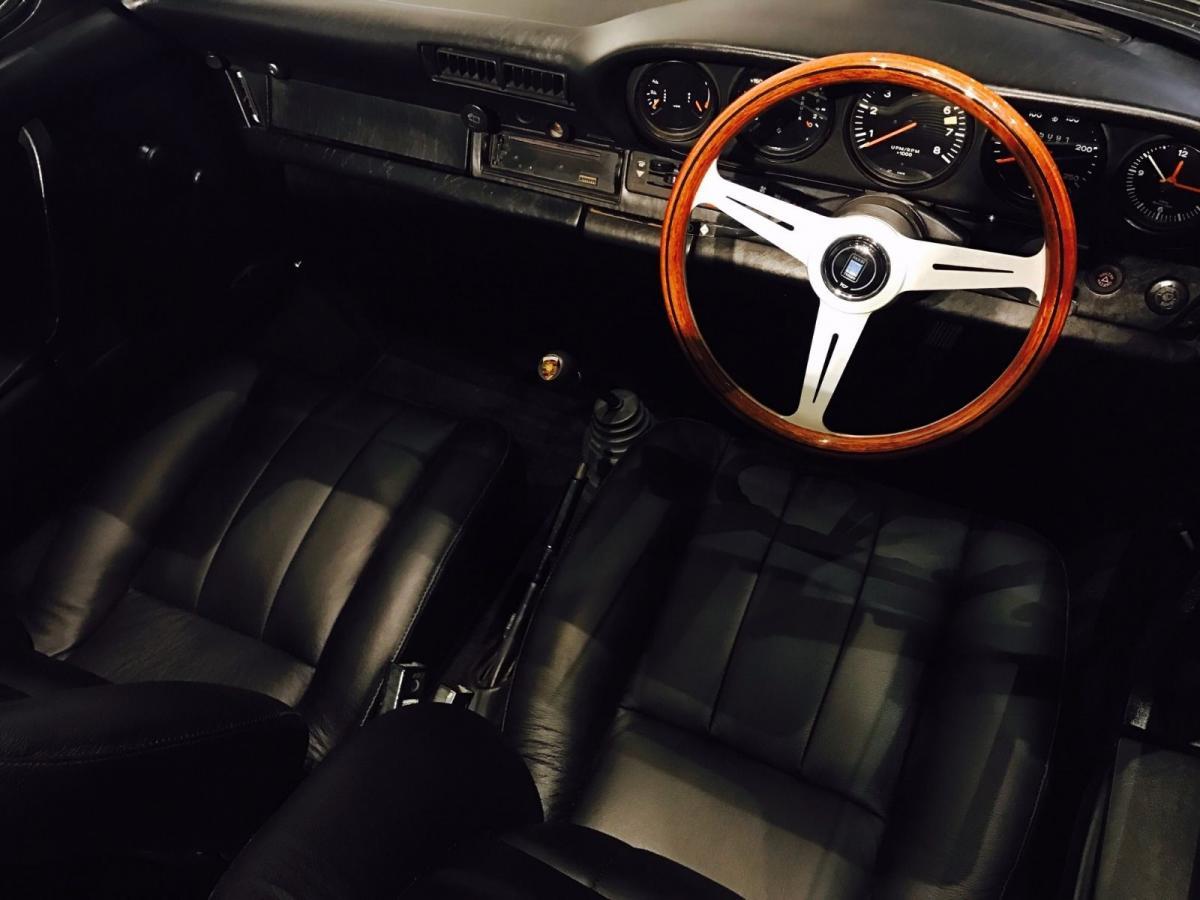 Porsche 911 Targa dashboard.jpg