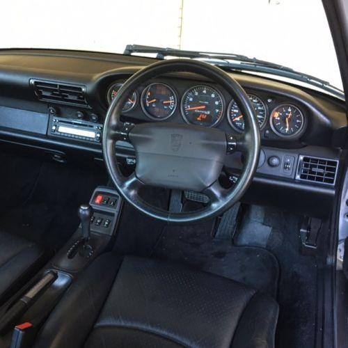 Porsche 993 Carrera s dashboard and steering wheel.jpg