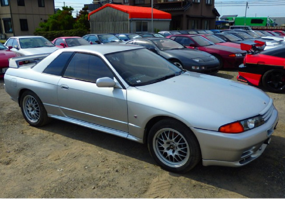 R32 GTR V-Spec II silver 1994 front side 4.png