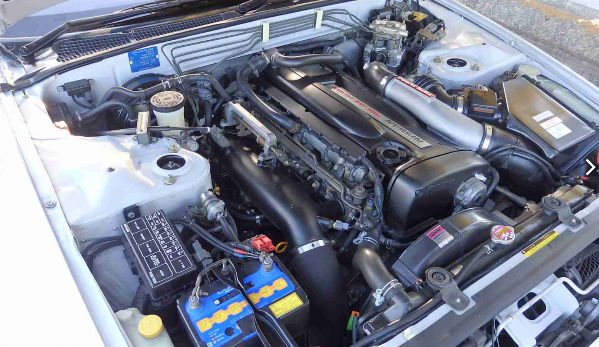 R32 GTR V-spec II engine bay images silver (1).png