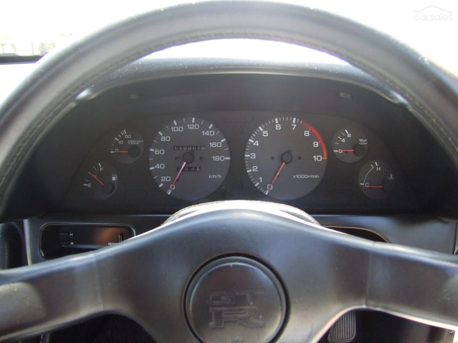 R32 V-Spec II GTR dash instruments.jpg