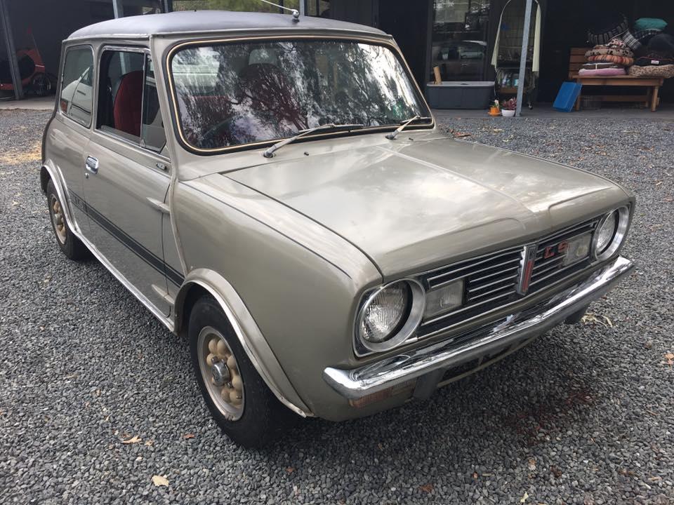 Rare leyland Mini LS 998 cc original Hi-Ho Silver paint and red interior images (3).jpg