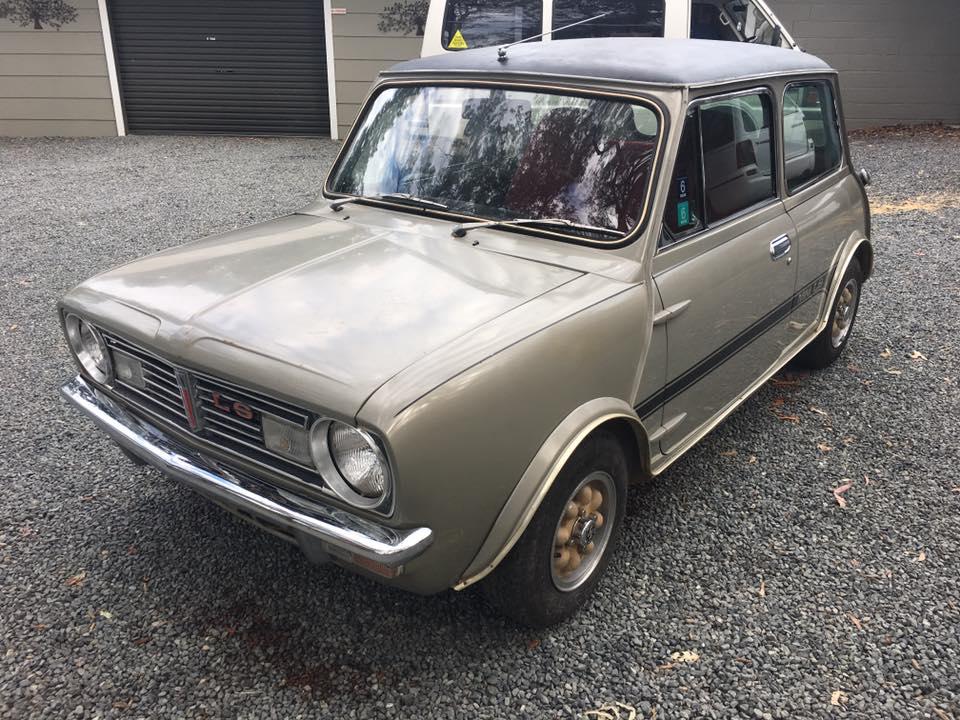 Rare leyland Mini LS 998 cc original Hi-Ho Silver paint and red interior images (6).jpg