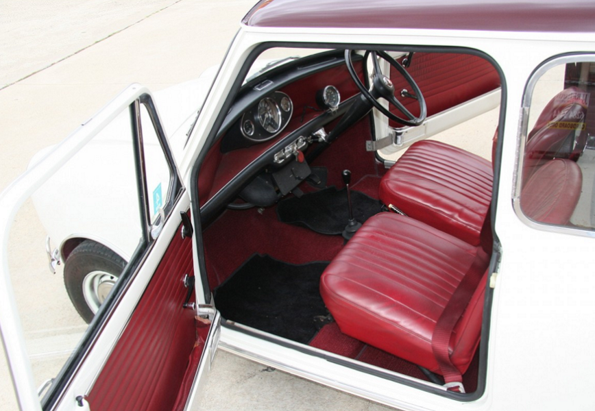 Red interior Australian MK1 Cooper S 4.png