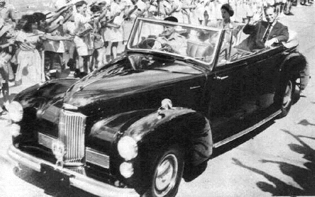 Royal Tour 1952 Humber Pullman Cabriolet.jpg