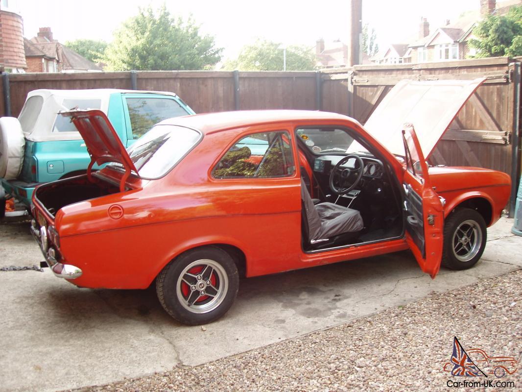 Sebring Red MK1 Escort RS2000 images (8).jpg