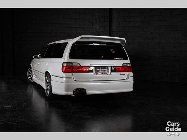 Silky Snow Pearl White Nissan Stagea 260RS (1).jpg