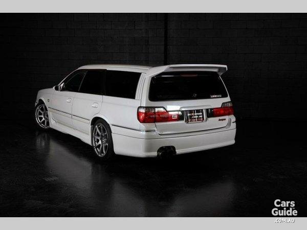 Silky Snow Pearl White Nissan Stagea 260RS (2).jpg